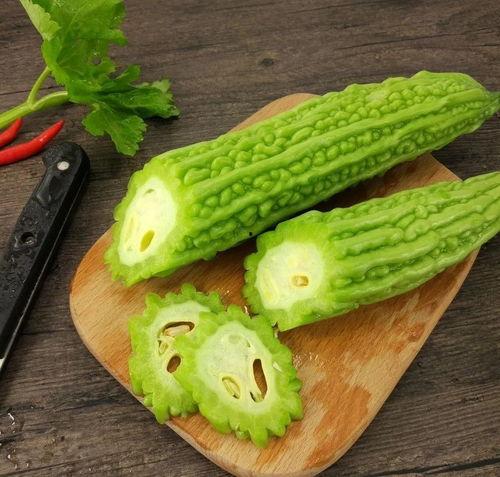 为啥吃瓜嗓子扎,揭秘“为啥吃瓜嗓子扎”背后的真相与趣味